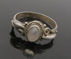 925 Sterling Silver - Vintage Cabochon Cut White Topaz Band Ring Sz 6 - RG16985  925 Sterling Silver - Vintage Cabochon Cut White Topaz Band Ring Sz 6 - RG16985  Jewelry Type:         Ring  Metal Type:            925 Silver   Metal Size:             6 Finger  Stone Type:            Topaz   Condition:              N/A  Jewelry Weight:     1.7 Grams  PLEASE NOTE: THIS ITEM IS PRE-OWNED. ALTHOUGH MOST ITEMS ARE IN VERY GOOD CONDITION, SOME MAY NEED CLEANING AND/OR MINOR REPAIRS. WE MAKE A VERY STRONG EFFORT TO UPLOAD CLEAR PICTURES. PLEASE INSPECT ALL PICTURES AND ASK ALL QUESTIONS YOU MAY HAVE PRIOR TO MAKING A PURCHASE. NOT ALL STONES ARE GENUINE, SOME ARE ENHANCED OR CREATED. Antique Silver Moonstone Cabochon Ring, 6 Fingers, Ring Metal, Beautiful One, Antique Rings, White Topaz, Band Ring, Beautiful Necklaces, Band Rings