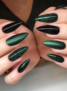 Green Acrylic Nails, Dark Green Nails, St Patricks Day Nails, Witchy Nails, Green Nail Designs, Goth Nails, Green Nail, Black Nail, Dark Nails