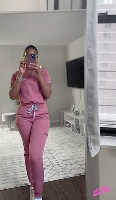 Infectious Disease MD, Doctor in training, figs scrubs (mauve). Zamora joggers #medical #medicine #medstudent #motivation #nursing #healthcare #frontline #pinkscrubs #pink #ootd #career #workoutfitswomen #womeninmedicine Nursing Outfit, Nurse Outfit Scrubs, Medical Scrubs Fashion, Pink Ootd, Stylish Scrubs, Doctor Scrubs, Medical Scrubs Outfit, Scrub Style, Nurse Inspiration