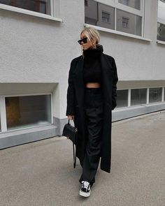 Stile Kendall Jenner, Beige Outfit, All Black Outfit, Mode Inspiration, Winter Fashion Outfits