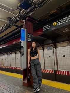 subway inspo pic Subway Train Photoshoot, Nyc Train Photoshoot, Train Station Pics, Nyc Insta Pics, Subway Pics Aesthetic, Subway Station Photoshoot, Subway Photo Ideas, Metro Photoshoot Aesthetic, Subway Photoshoot Aesthetic