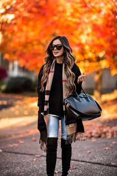 Burberry Scarf Outfit, Handcuff Bracelet, Portret Feminin, Mia Mia Mine, Mia Mia, Givenchy Antigona, Scarf Outfit, Burberry Scarf, Fall Scarves