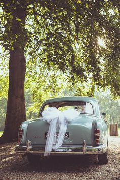 an old car with a tulle on the back