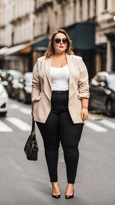 Outfits Con Blazers, Plus Size Casual Work Outfits, Plus Size Business Attire, Plus Size Posing, Big Size Fashion, Outfits Gorditas, Look Plus Size, Business Casual Outfits For Work