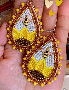 Indigenous Crafts, Native Beading, Seed Bead Jewelry Patterns, Stitch Earrings, Beautiful Beadwork, Native American History