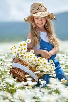 ~Shasta•Daisies~ Hello Cute, 수채화 그림, Childrens Photography, Jolie Photo, 그림 그리기, Belle Photo, Cute Love, Kids And Parenting