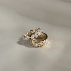 A mixture of marquise, pear, round and oval diamonds set in a minimal 14-karat gold band setting. Minimalist Accessories, Casual Chique, Stunning Engagement Ring, Dream Engagement Rings, Wedding Jewellery, Fashion Jewelry Earrings, Diamond Wedding Band, Dream Ring, Engagement Ring Wedding Band