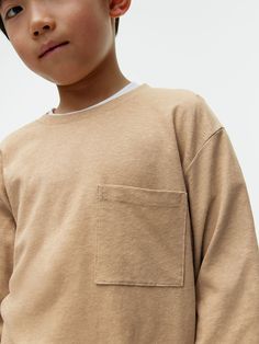 Linen-Blend Long Sleeve T-Shirt - Beige - ARKET WW Casual T-shirt With Side Pockets For Summer, Relaxed Long Sleeve T-shirt For Summer, Relaxed Long Sleeve Summer T-shirt, Beige Cotton T-shirt With Pockets, Oversized Casual T-shirt For Gatherings, Relaxed Long Sleeve Cotton T-shirt, Relaxed Long Sleeve Tops With Pockets, Casual Tops With Rolled Sleeves For Loungewear, Fall Crew Neck T-shirt With Pockets