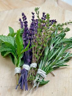 Best Herbs For Sachets: Tips For Making Scented Herbal Pouches - Herb Gift Basket, Diy Sachets, Herbal Sachets, Herbal Diy, Herb Gifts, Wild Foraging, Drawer Sachets, Natural Laundry