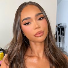 Soft Glam Makeup Tan Skin, Going Out Makeup For Brown Eyes, Morena Make Up Look, Simple Grad Makeup, Birthday Makeup Looks Natural, Sweet Sixteen Makeup, Tan Makeup Look, Dinner Makeup Look, Soft Glam Makeup Brown Eyes