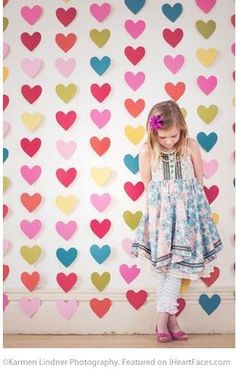 Creative Backdrop Ideas, Photo Backdrop Ideas, Shoot Background, Heart Backdrop, Valentine Backdrop, Valentine Mini Session, Foto Kids, Mini Photo Sessions, Creative Backdrops