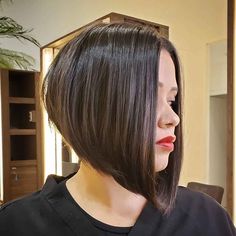 21 Short, Stacked Inverted Bob Haircut Ideas to Spice Up Your Style Short Stacked Inverted Bob, Stacked Inverted Bob, Inverted Bob Haircut, Kort Bob, Inverted Bob Haircuts, Angled Bob Haircuts, Chin Length Haircuts, Bob Haircut Ideas, Stacked Haircuts