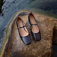 40mm Block Heel with Instep Strap.The Upper And Insole Are All Made Of Natural Soft Leather. Color: Brown/BlackMaterial: SheepskinInsole: Cow LeatherSole: RubberHeels: 4 cm/1.57"Weight: 0.24kg Each Shoes (measured size 8) Fit: Medium to Wide, Runs Normal.Origin: Made in China Production Time: About 5-7 days (Any exceptional case will email you, Please pay attention to your email left)Shipping Time: Free Shipping To most locations, delivery time is approximately 5-15 days; We have paid FedEx Opti Black Ankle Strap Court Shoes With Buckle Closure, Black Court Shoes With Buckle Closure Medium Width, Black Court Shoes With Buckle Closure, Black Flat Heel Mary Jane Court Shoes, Black Mary Jane Court Shoes With Flat Heel, Black Patent Leather Square Toe Court Shoes, Black Square Toe Court Shoes With Heel Strap, Black Court Shoes With Leather Sole And Flat Heel, Black Court Shoes With Flat Leather Sole