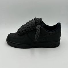 Air Force Noir, Air Force 1 Noir, Hard Shoes, Air Force One Shoes, Nike Shoes Air Force, Shoes Outfit Fashion, Street Style Outfits Men, Guys Clothing Styles, Summer Sneakers