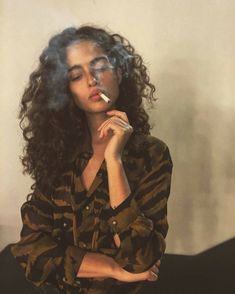 Photographie Portrait Inspiration, Foto Poses, 인물 사진, 가을 패션, Curly Girl, Bob Wigs, Protective Hairstyles, Curly Hair Styles Naturally, Naturally Curly