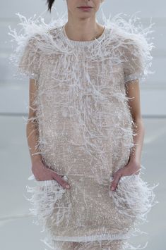 Chanel Spring 2014 Couture Collection Pale Dress, Dress With Feathers, Detail Couture, Chanel Couture, Chanel Haute Couture, Couture Details, Spring Summer 2014, Marchesa, Summer 2014