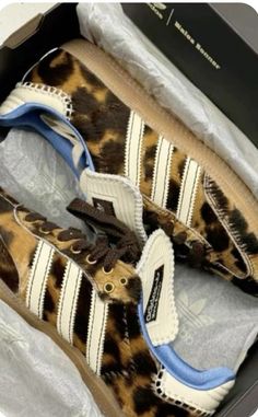 Influencer Outfit Ideas, Cheetah Print Aesthetic, Influencer Outfit, Sambas Adidas, Cheetah Shoes, Micro Influencer, Aesthetic Star, Samba Shoes, Print Aesthetic