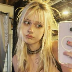 Kinderwhore 90s Grunge Style Makeup, Blonde Grunge Makeup, Piercing Aesthetic Face, Women With Piercings, Cool Looking People, Pierced Face, Blonde Grunge, Punk People, Pretty Punk