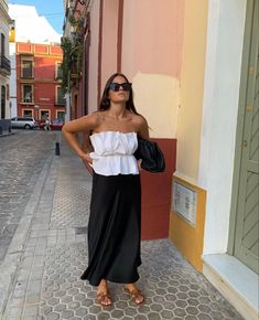 Black Satin Skirt Outfit Summer, Satin Skirt Outfit Summer, Europe Fashion, Causual Outfits, Evening Outfits, Street Style Chic, Mode Inspo, Casual Chic Style, Cute Summer Outfits