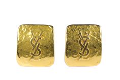 YVES SAINT LAURENT, made in France, vintage textured golden metal rectangular Logo clip-on earrings. Signed on the back. Ref.: JA0057 CONDITION: Excellent DIMENSIONS: 3,5x4 cm More vintage items in my online shop: http://www.vintagecarwen.com Gold Rectangular Clip-on Earrings, Rectangular Logo, Saint Laurent Vintage, France Vintage, Heart Pocket, Adored Vintage, Ear Weights, Vintage Texture, Pocket Mirror