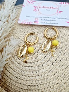 Stainless steel hoop earrings with 18k brass chains and stainless steel shell charm and yellow beads Do not fade easily Carefully sent in a tracked letter pouch in a bubble envelope. Trendy Yellow Hoop Earrings As Gift, Trendy Yellow Hoop Earrings For Gift, Trendy Gold Hoop Earrings For Beach, Yellow Metal Hoop Earrings For Pierced Ears, Nickel Free Yellow Hoop Jewelry, Yellow Hypoallergenic Hoop Earrings As Gift, Yellow Hypoallergenic Hoop Earrings For Gifts, Hypoallergenic Yellow Hoop Earrings As Gift, Hypoallergenic Yellow Hoop Earrings For Gifts