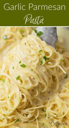 garlic parmesan pasta being swirled with silver tongs Rainy Day Food Ideas, Garlic Parmesan Pasta, Pasta Side Dishes, Pasta Sides, Parmesan Pasta, Pasta Dinners, Pasta Dinner Recipes, Tasty Pasta, Deilig Mat