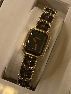 Aesthetic Wrist Watch, Vintage Chanel Watch, Chanel Watches Women, Vintage Watches Women Classy, Wag Aesthetic, All Black Watches, Watches Women Black, Rolex Watches Women, Chanel Watch