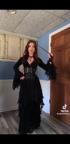 Goth Pirate Outfit, Black Ren Faire Outfit, Witch Ren Faire, Fantasycore Outfits, Ren Faire Costume Women, Renn Faire Outfit, Witch Attire, Witch Pirate, Priestess Costume