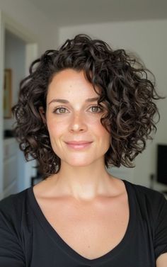 Make a bold statement with these 25 curly bob hairstyles. These eye-catching styles are perfect for women who want to stand out from the crowd. Undercut Curly Hair, Short Permed Hair, Hair Styels, Medium Length Curly Hair, Best Bob Haircuts, Brunette Hair With Highlights, How To Curl Short Hair, Curly Hair Updo