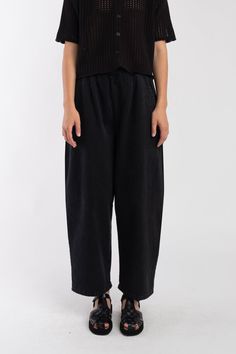 Faded Black Barrel Pant Womens Skater Style, Trip Moodboard, Japanese Workwear, 2025 Style, Tomboy Femme, Easy Silhouette, Oversized Clothes, 2024 Style, Quirky Fashion