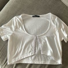 Crop White Tee Short Sleeve Never Worn. Basic White Tops For Day Out, Basic Short Sleeve Crop Top For Day Out, White Fitted Casual Crop Top, Casual Fitted White Crop Top, Casual White Fitted Crop Top, White Fitted Crop Top For Day Out, Cropped White Tee, Shein Tops, White Tee