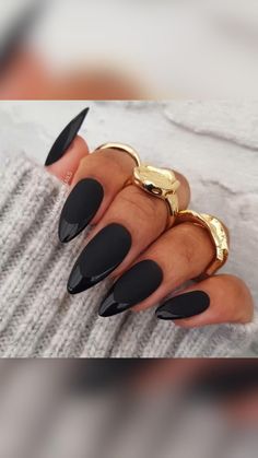 Black Almond Nails, Matte Black Nails, Almond Nails Designs, Black Nail Designs, Chic Nails, Dope Nails, Nail Arts, Matte Nails, Cute Acrylic Nails