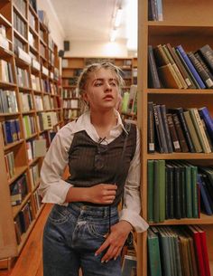 cute librarian aesthetic Library Outfits Aesthetic, Library Aesthetic Outfit, Librarian Clothes, Library Outfits, Librarian Chic Outfits, Librarian Costume, Cherry Vibes, Marla Catherine, Library Photo Shoot