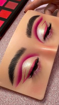 Pink Glam Makeup Looks, Foxy Lashes, Makeup Artistique, Crazy Eye Makeup, Glisten Cosmetics, Maquillage Yeux Cut Crease, Makeup Ojos, Bright Eye Makeup, Rhinestone Makeup