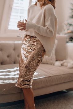 Winter Evening Outfits, Elegantes Party Outfit, Sequin Midi Skirt, Rock Outfit, Ținută Casual, Looks Chic, Fashion Pattern, Mode Outfits, Skirt Outfits