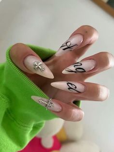 Cursive On Nails, Cursive Nail Design, Nails Words Writing, Avant Garde Nails Art, Writing On Nails Words, Nails With Writing, Chrome Heart Nails Designs, Writing On Nails, Calligraphy Nails