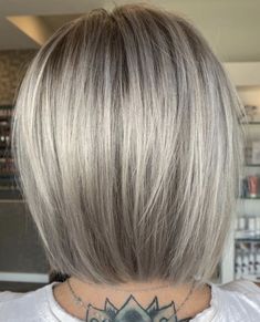 Layred Bobcuts Grey Blonde Hair, Silver Blonde Hair, Hair Blond, Balayage Ombre, Silver Blonde, Bob Haircut For Fine Hair, Blending Gray Hair, Hair Affair, Haircut And Color