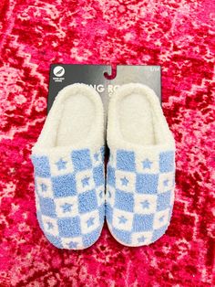 Our cozy slippers are super soft and keep your feet warm. Made with non slip rubber bottoms which can be worn inside or outside. *S/M fits a women’s 5-8 *M/L fits a women’s 9-12 Hostess Snacks, Swimsuit Jewelry, Cozy Slippers, Drinking Accessories, Jeweled Earrings, Sneaker Slippers, Slippers Cozy, Fall Fits, Slipper Socks