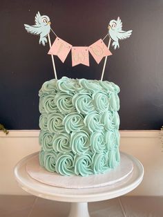 a cake with frosting and two birds on top