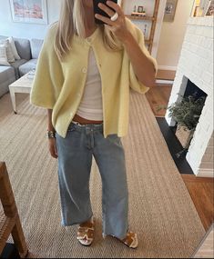 Looks Jeans, Friday Outfit, Skandinavian Fashion, Scandinavian Fashion, Yellow Cardigan, Cardigan Outfits, Stockholm Fashion, Summer 24, Outfit Look