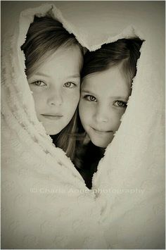 Grandkids Photography, Photography Sisters, Kind Photo, Sibling Poses, Sibling Photography, Kids Studio, Photography Poses Family, Fall Family Photos, Ideas Photography