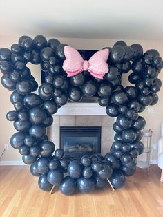 a large balloon shaped like a minnie mouse