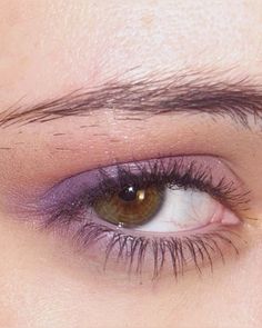 photography nostalgia makeup eyeshadow Eyeshadow With No Eyeliner, Makeup Inspo Hazel Eyes, Purple Eye Makeup Hazel Eyes, Hazel Eyes Purple Eyeshadow, Purple Makeup Hazel Eyes, Cool Toned Purple Eyeshadow, Purple Eyeliner Hazel Eyes, 90s Purple Eyeshadow, Everyday Colorful Eyeshadow