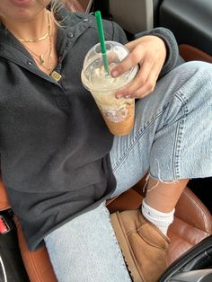 Cute Low Effort Outfits, Fall Outfits Cozy Casual, Fall Outfits Women Aesthetic, Light Colored Jeans Outfit, Cute Jean Outfits, Fall Fashion Aesthetic, Cozy Fall Outfits, Uni Outfits, Cold Outfits