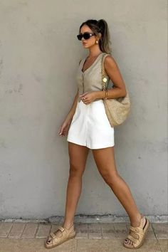 European Summer Outfits Shoes, Comfy Chic Aesthetic, Athens Summer Outfit, City Chic Outfits Summer, Touring Europe Outfits Summer, June Europe Outfits, Bali Outfits Ideas For Women, Mid 20s Fashion Outfits Summer, Croatia Outfits Fall