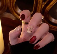 gel x nails red gem sparkly aesthetic New Year Nails Short, Short New Years Nails, Red And Gold Nails, New Years Nail Designs, Magic Nails, Edgy Nails, New Year's Nails, Classy Nails