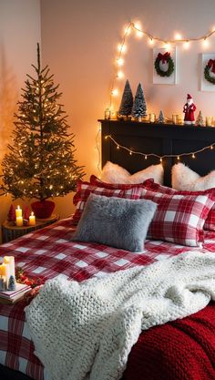 Christmas Decor Ideas At Home Cute Christmas Decorations For Bedroom, Christmas Decor Ideas For Bedroom Farmhouse, Christmas Aesthetic Room Ideas, Girls Christmas Room Decor, Cozy Christmas Room Decor, Red Christmas Bedroom Decor, Red And White Christmas Room Decor, Christmas Room Decor Ideas Bedrooms