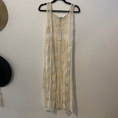 Nwt Women's Lace Sleeveless Duster B Y Woven Heart Size M Ivory Lace Sleeveless Duster Length 38" 65% Cotton 35% Nylon Cream Lace Sleeveless Tank Top, White Lace Tank Top For Spring, Sleeveless Lace Camisole For Daywear, Beige Sleeveless Tank Top For Daywear, Beige Vest For Summer Daywear, Cream Sleeveless Tank Top With Lace Trim, Cream Lace Sleeveless Camisole, Spring Cream Sleeveless Camisole, Sleeveless Cream Camisole For Spring