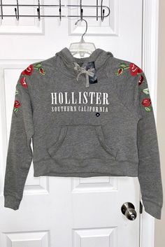 Hollister Women Cropped Embroidered Graphic Boxy Hoodie, Size XS, New with Tag. Please let me know if you have any questions. Check out my other listings. Spring Hooded Sweatshirt With Embroidered Logo, Trendy Embroidered Logo Hoodie For Fall, Trendy Fall Hoodie With Embroidered Logo, Spring Cotton Hoodie With Embroidered Logo, Trendy Hoodie With Embroidered Logo, Trendy Embroidered Hooded Sweatshirt, Fall Hoodie With Embroidered Logo, Spring Hooded Top With Embroidered Logo, Trendy Cotton Hoodie With Embroidered Graphics