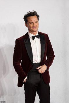 Autumn 2024 Men's Fashion Guide: Top 18 Fall Suits Styles & Wedding Trends Maroon Blazer Outfit Men, Velvet Blazer Mens, Red Velvet Blazer, Men's Tuxedo Wedding, Velvet Suit Design, Red Velvet Jacket, Fall Wedding Outfits, Maroon Blazer